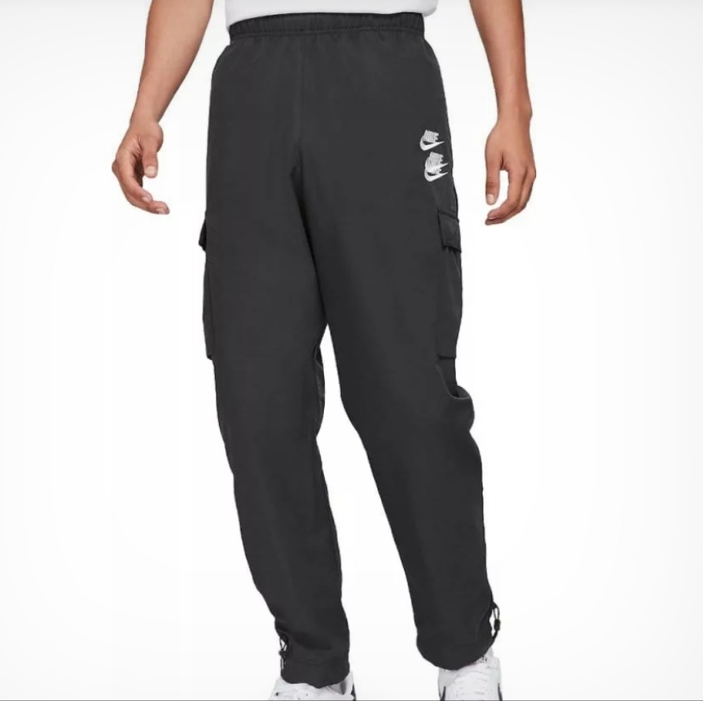 NWT Men's Size L Nike Woven Cargo Pants
